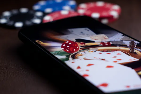 KKDB Live Casino — Join thrilling real-dealer tables A professional dealer in a tuxedo greeting players at the roulette table, symbolizing the authentic live casino feel at KKDB.